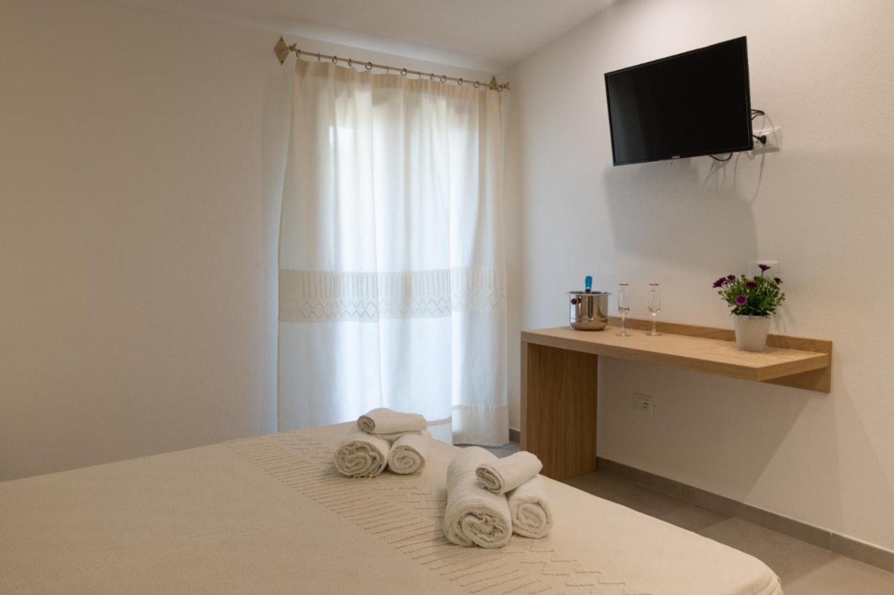 Tarsis Guest House Baunei Bagian luar foto